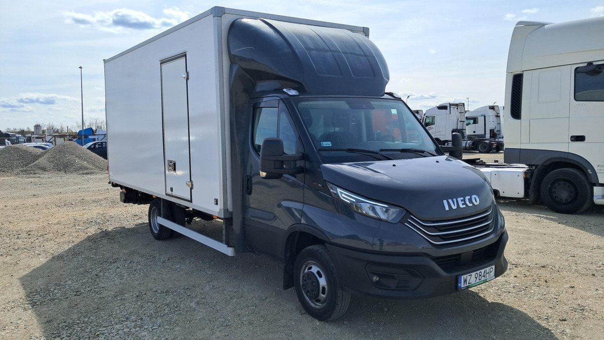 IVECO DAILY 50C18 KONTENER Z WINDĄ - Dostavno vozilo z zabojnikom: slika 1 IVECO DAILY 50C18 KONTENER Z WINDĄ - Dostavno vozilo z zabojnikom: slika 1