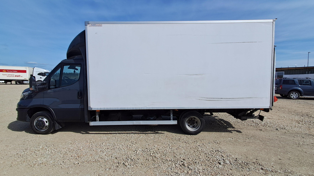 IVECO DAILY 50C18 KONTENER Z WINDĄ - Dostavno vozilo z zabojnikom: slika 4 IVECO DAILY 50C18 KONTENER Z WINDĄ - Dostavno vozilo z zabojnikom: slika 4