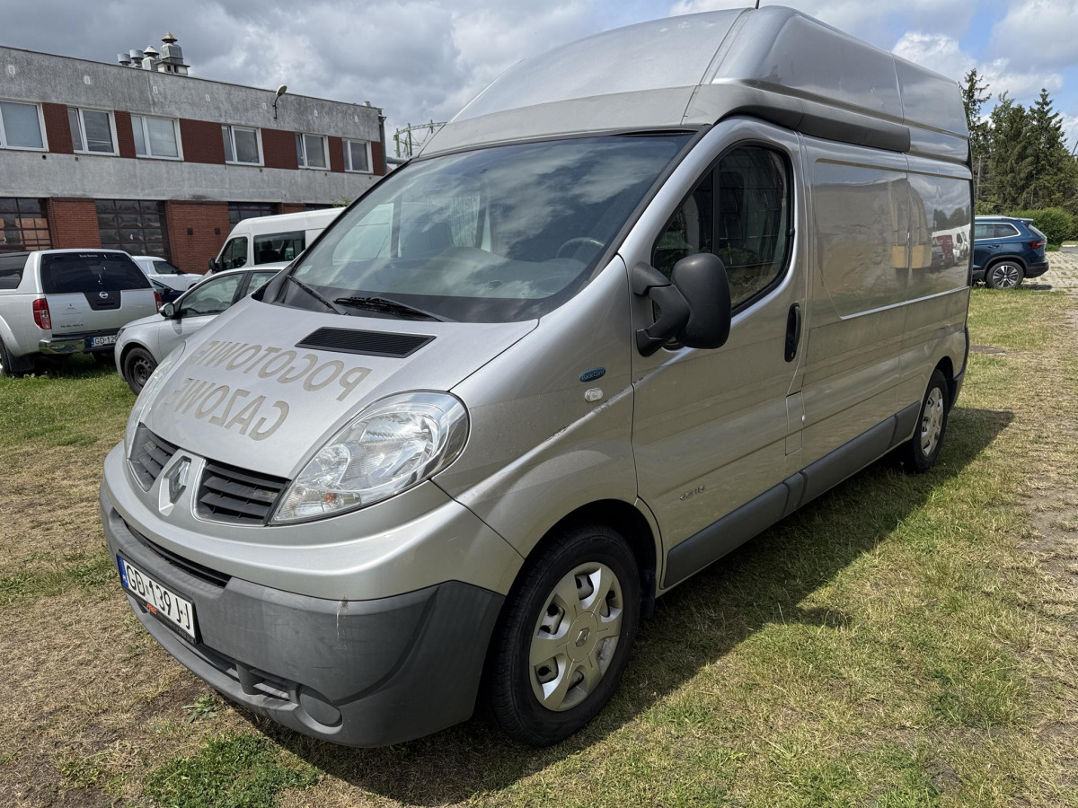 RENAULT TRAFIC FURGON BLASZAK - Furgon: slika 2 RENAULT TRAFIC FURGON BLASZAK - Furgon: slika 2