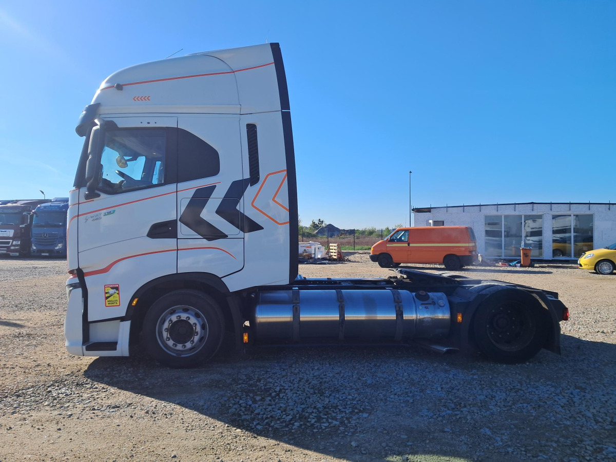 IVECO AS440ST/FP LT LNG CIĄGNIK SIODŁOWY - Vlačilec: slika 4 IVECO AS440ST/FP LT LNG CIĄGNIK SIODŁOWY - Vlačilec: slika 4
