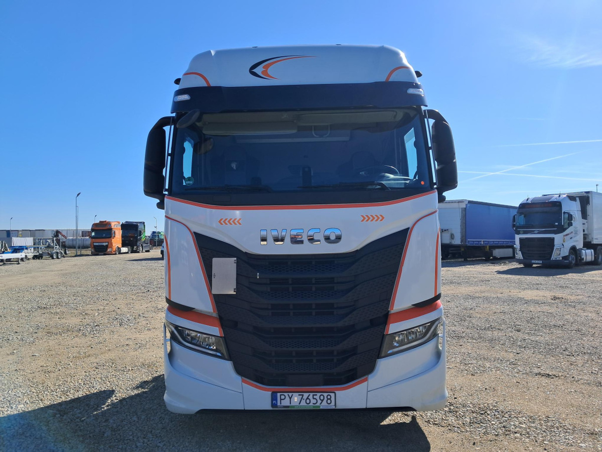 IVECO AS440ST/FP LT LNG CIĄGNIK SIODŁOWY - Vlačilec: slika 2 IVECO AS440ST/FP LT LNG CIĄGNIK SIODŁOWY - Vlačilec: slika 2