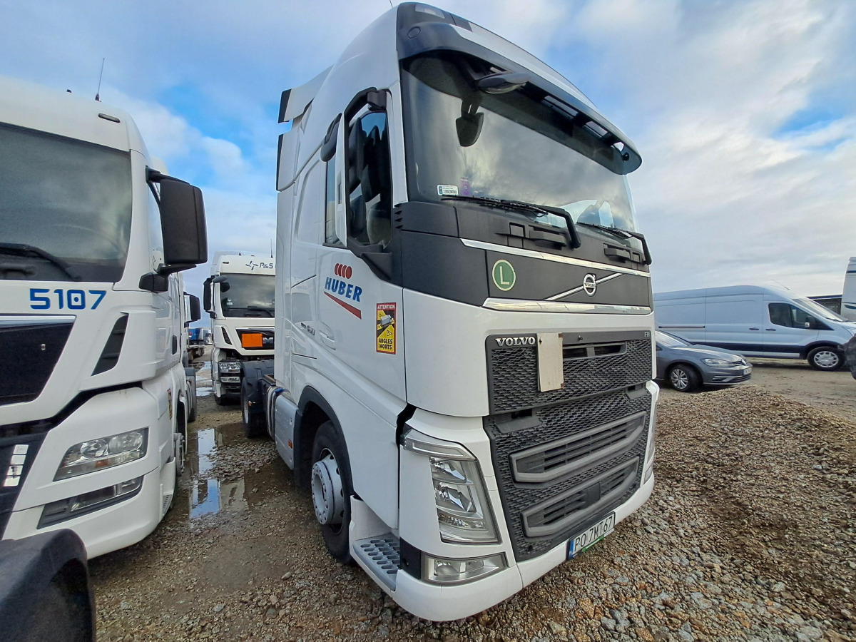 VOLVO FH 460 CIĄGNIK SIODŁOWY - Vlačilec: slika 1 VOLVO FH 460 CIĄGNIK SIODŁOWY - Vlačilec: slika 1
