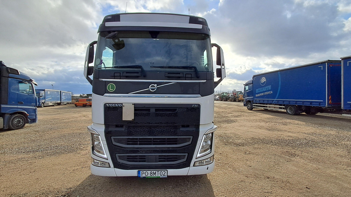 VOLVO FH 460 CIĄGNIK SIODŁOWY - Vlačilec: slika 2 VOLVO FH 460 CIĄGNIK SIODŁOWY - Vlačilec: slika 2
