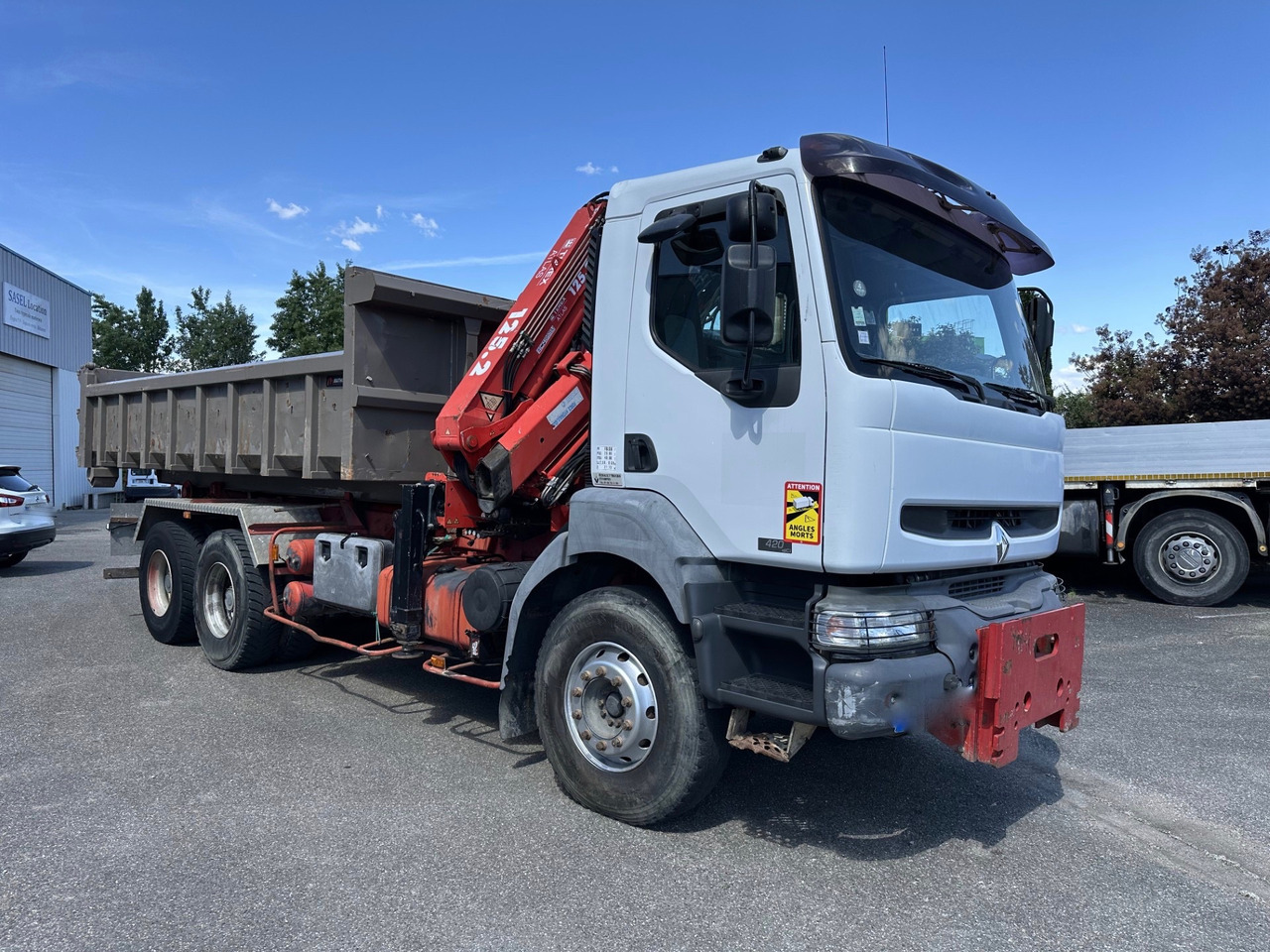 RENAULT KERAX 420DCI - Kotalni prekucni tovornjak, Tovornjak z dvigalom: slika 2 RENAULT KERAX 420DCI - Kotalni prekucni tovornjak, Tovornjak z dvigalom: slika 2