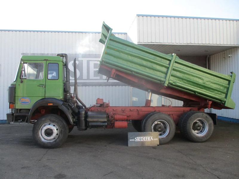 Iveco Magirus Deutz , 320 M 26 FK , V8 , ZF Manual , 3Way tipper , Spring suspension , Drum brakes - Tovornjak prekucnik: slika 2 Iveco Magirus Deutz , 320 M 26 FK , V8 , ZF Manual , 3Way tipper , Spring suspension , Drum brakes - Tovornjak prekucnik: slika 2