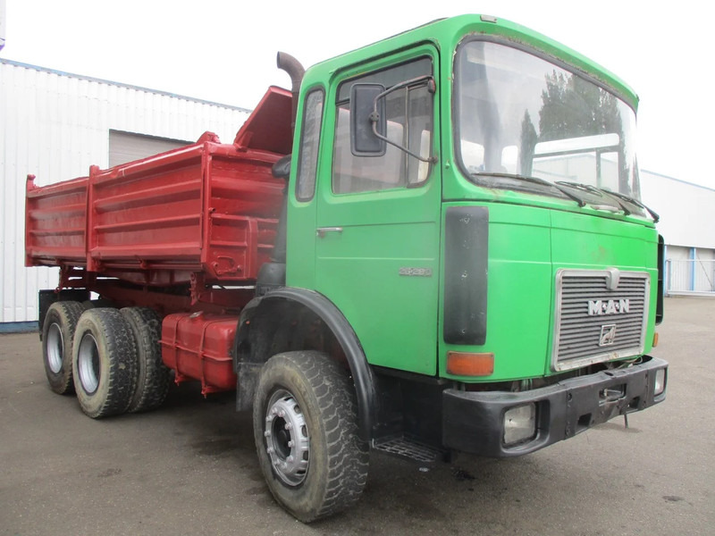 MAN 26.280 , Manual , 6x4 , 3 Way Tipper , Spring suspension - Tovornjak prekucnik: slika 4 MAN 26.280 , Manual , 6x4 , 3 Way Tipper , Spring suspension - Tovornjak prekucnik: slika 4