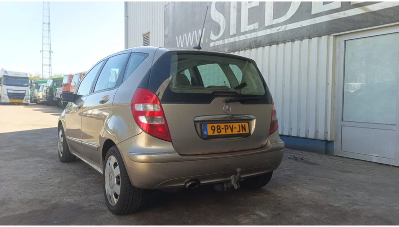 Mercedes-Benz A-Klasse 170 , Airco , leder , distrbute ketting maakt lawaai - Kombilimuzina: slika 5 Mercedes-Benz A-Klasse 170 , Airco , leder , distrbute ketting maakt lawaai - Kombilimuzina: slika 5