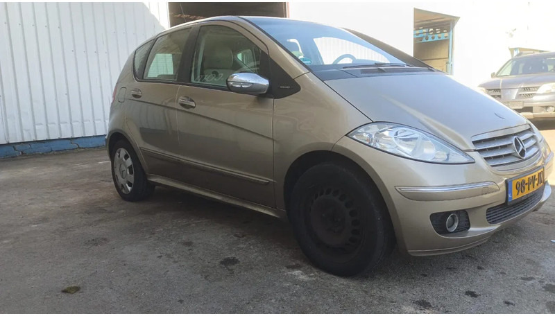 Mercedes-Benz A-Klasse 170 , Airco , leder , distrbute ketting maakt lawaai - Kombilimuzina: slika 4 Mercedes-Benz A-Klasse 170 , Airco , leder , distrbute ketting maakt lawaai - Kombilimuzina: slika 4