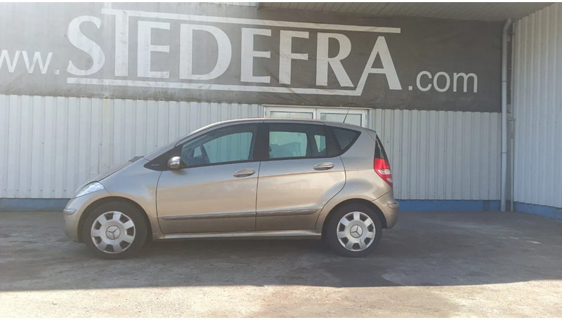 Mercedes-Benz A-Klasse 170 , Airco , leder , distrbute ketting maakt lawaai - Kombilimuzina: slika 2 Mercedes-Benz A-Klasse 170 , Airco , leder , distrbute ketting maakt lawaai - Kombilimuzina: slika 2