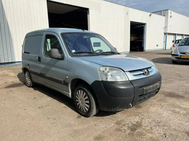 Peugeot Partner 1.9 D , Airco , Belgium Regestration - Mali kombi: slika 4 Peugeot Partner 1.9 D , Airco , Belgium Regestration - Mali kombi: slika 4