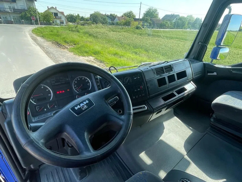 Interior photo 1: Vlačilec MAN TGA , FOR PARTS ONLY , NO ENGINE AND GEARBOX