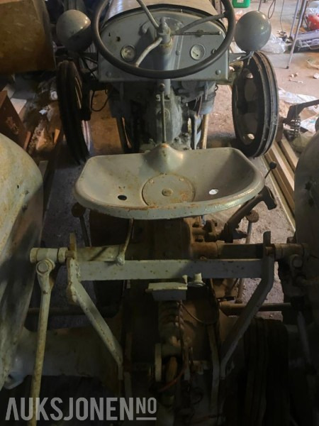 1900 Massey Ferguson Gråtass rep objekt - Traktor: slika 5 1900 Massey Ferguson Gråtass rep objekt - Traktor: slika 5