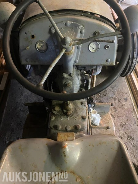 1900 Massey Ferguson Gråtass rep objekt - Traktor: slika 4 1900 Massey Ferguson Gråtass rep objekt - Traktor: slika 4