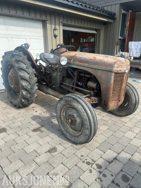 1955 Massey Ferguson Gråtass - Traktor: slika 2 1955 Massey Ferguson Gråtass - Traktor: slika 2