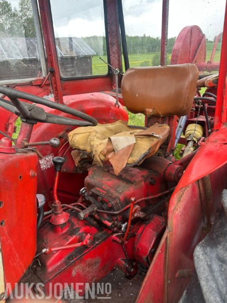 1973/1974 McCormick 434 med Dalen 1254 vedmaskin - Traktor: slika 4 1973/1974 McCormick 434 med Dalen 1254 vedmaskin - Traktor: slika 4