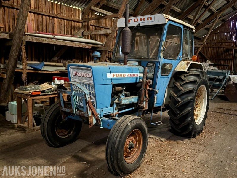 1975 FORD 4000 MED FRONTLASTER - Traktor: slika 1 1975 FORD 4000 MED FRONTLASTER - Traktor: slika 1