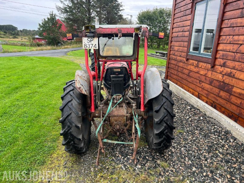 1978 Massey Ferguson MF 135 restaureringsobjekt - Traktor: slika 4 1978 Massey Ferguson MF 135 restaureringsobjekt - Traktor: slika 4