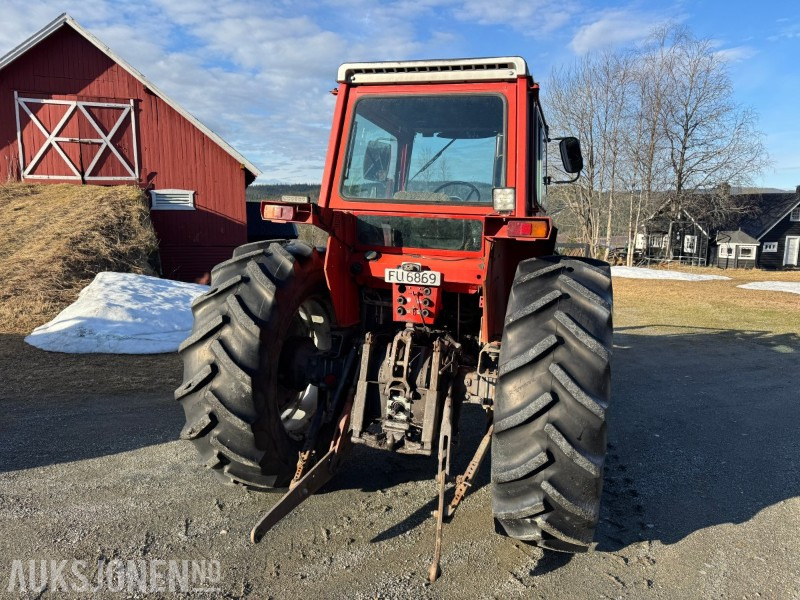 1982 Massey Ferguson MF 590-4 Turbo med Trima laster og skuffe - Traktor: slika 3 1982 Massey Ferguson MF 590-4 Turbo med Trima laster og skuffe - Traktor: slika 3