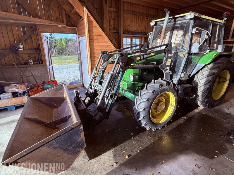 1984 John Deere 1140 4576 timer m/ Pallegafler, Grusskuffe, Snøskuffe, Kjetting - Traktor: slika 1 1984 John Deere 1140 4576 timer m/ Pallegafler, Grusskuffe, Snøskuffe, Kjetting - Traktor: slika 1
