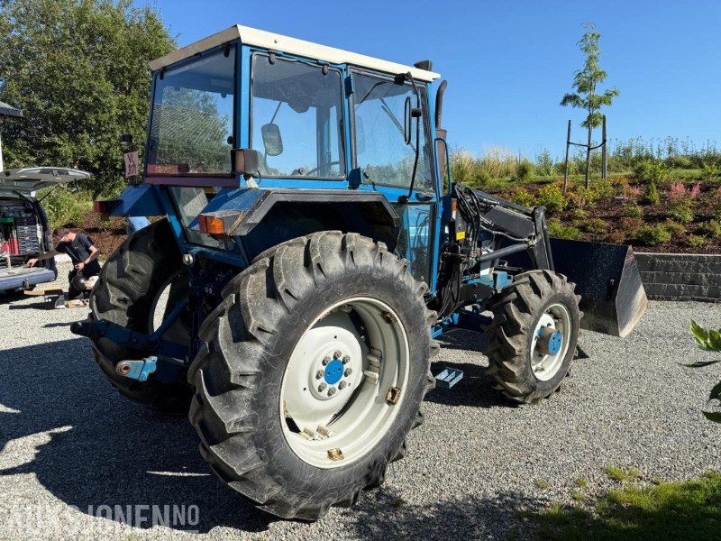 1985 Ford 6610 4x4 selges uten MVA med frontlaster, tvillinghjul bak og ekstra lodd fram. - Traktor: slika 3 1985 Ford 6610 4x4 selges uten MVA med frontlaster, tvillinghjul bak og ekstra lodd fram. - Traktor: slika 3