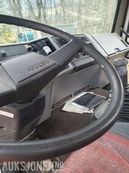 Tovornjak prekucnik 1986 Volvo FL6164X2 tippbil med kran: slika 16
