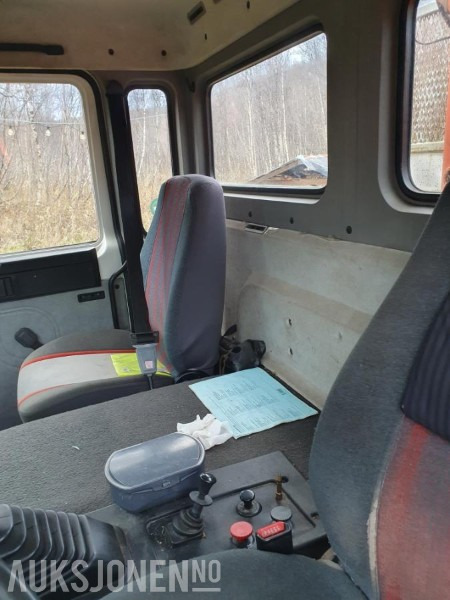 Tovornjak prekucnik 1986 Volvo FL6164X2 tippbil med kran: slika 18