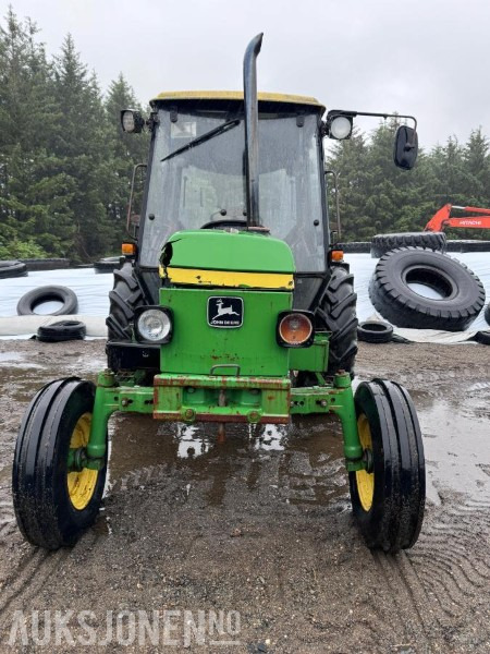 1988 John Deere 1950 POWER SYNCHRON med toppstag og triangelfeste - Traktor: slika 2 1988 John Deere 1950 POWER SYNCHRON med toppstag og triangelfeste - Traktor: slika 2