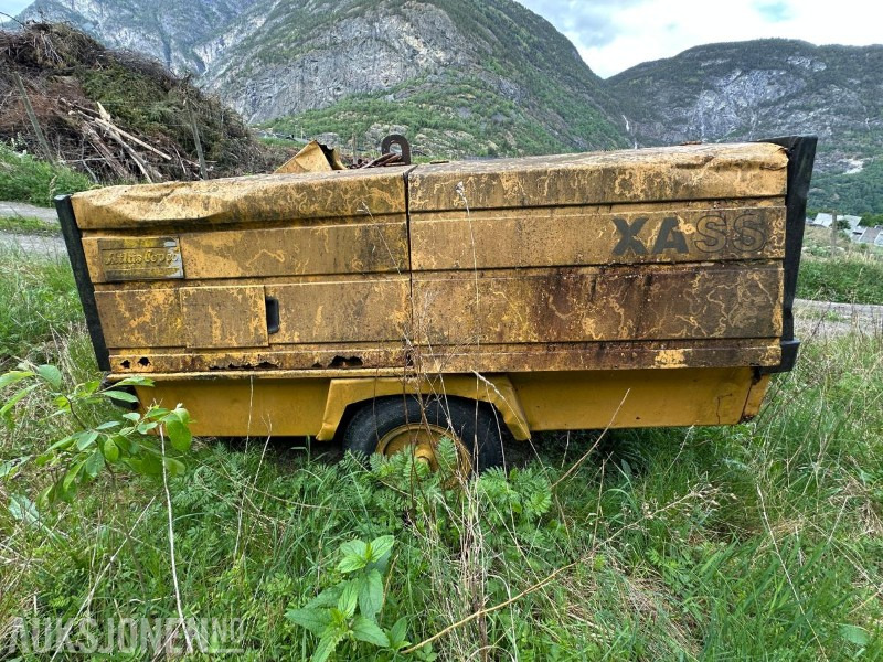 1992 Atlas Copco XASS 60 DD mobil luftkompressor - Gradbena oprema: slika 2 1992 Atlas Copco XASS 60 DD mobil luftkompressor - Gradbena oprema: slika 2