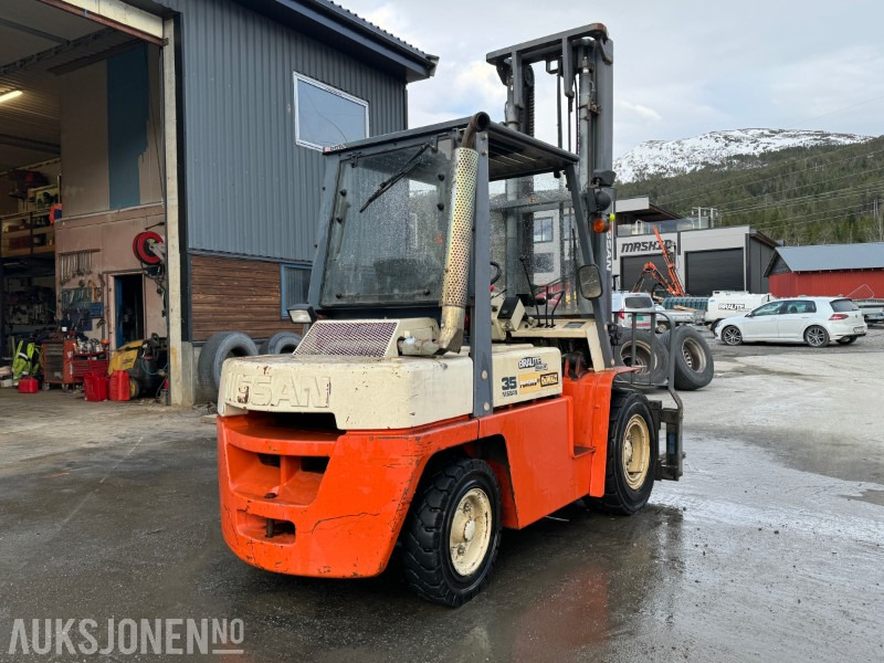 1998 Nissan 35 - Modell WF03A33U - Diesel - Motvektstruck - Dvižna ploščad: slika 4 1998 Nissan 35 - Modell WF03A33U - Diesel - Motvektstruck - Dvižna ploščad: slika 4