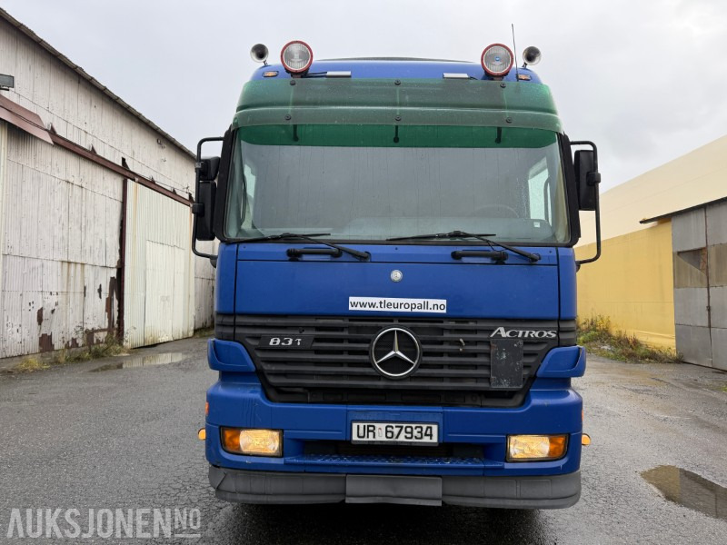 2003 Mercedes-Benz 1831L/60 4X2 - Tovornjak zabojnik: slika 2 2003 Mercedes-Benz 1831L/60 4X2 - Tovornjak zabojnik: slika 2