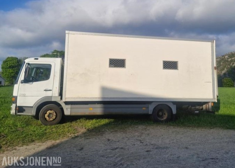 2003 Mercedes-Benz 818 - Skapbil/dyretansportbil - Tovornjak za prevoz živine: slika 5 2003 Mercedes-Benz 818 - Skapbil/dyretansportbil - Tovornjak za prevoz živine: slika 5