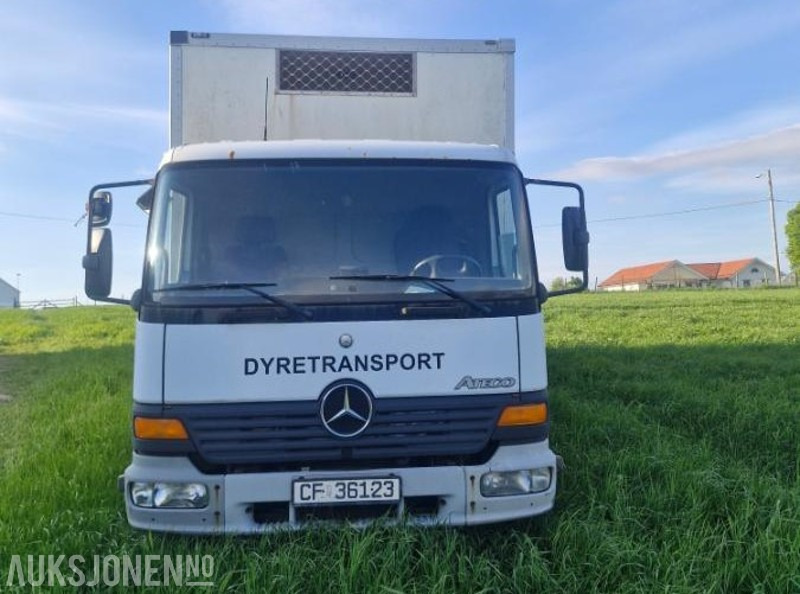 2003 Mercedes-Benz 818 - Skapbil/dyretansportbil - Tovornjak za prevoz živine: slika 2 2003 Mercedes-Benz 818 - Skapbil/dyretansportbil - Tovornjak za prevoz živine: slika 2