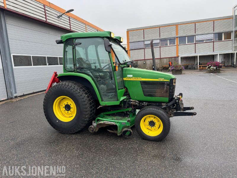 2004 John Deere 4710 - Traktor - Gressklipper - Kompakttraktor - Traktor: slika 4 2004 John Deere 4710 - Traktor - Gressklipper - Kompakttraktor - Traktor: slika 4