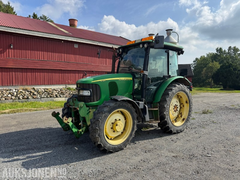 2005 John Deere 5720 Traktor - Fronthydraulikk - Vendegir - Traktor: slika 2 2005 John Deere 5720 Traktor - Fronthydraulikk - Vendegir - Traktor: slika 2
