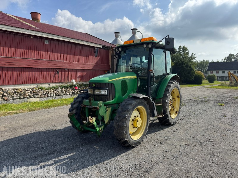 2005 John Deere 5720 Traktor - Fronthydraulikk - Vendegir - Traktor: slika 1 2005 John Deere 5720 Traktor - Fronthydraulikk - Vendegir - Traktor: slika 1