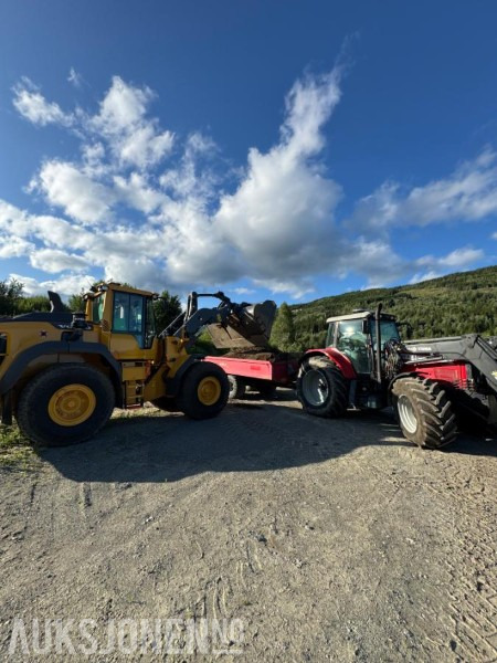 2006 Massey Ferguson 7480 frontlaster Rotorbjelke Hydraulisk utskyvbar krok Brøyteplate eu ok 04.2027 - Traktor: slika 5 2006 Massey Ferguson 7480 frontlaster Rotorbjelke Hydraulisk utskyvbar krok Brøyteplate eu ok 04.2027 - Traktor: slika 5
