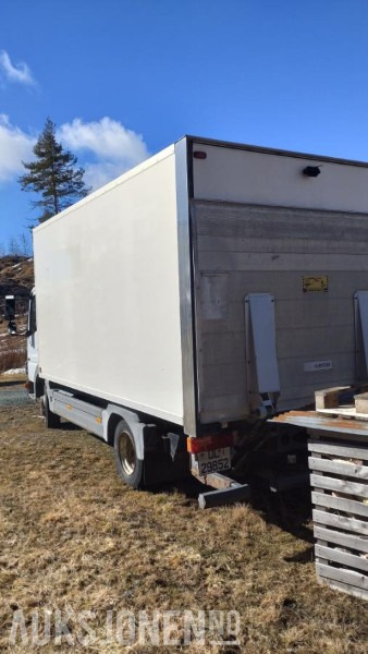 2006 Mercedes-Benz 818/33AT 7,5 skapbil ryggekamera s+v dekk kjetting - Tovornjak zabojnik: slika 5 2006 Mercedes-Benz 818/33AT 7,5 skapbil ryggekamera s+v dekk kjetting - Tovornjak zabojnik: slika 5