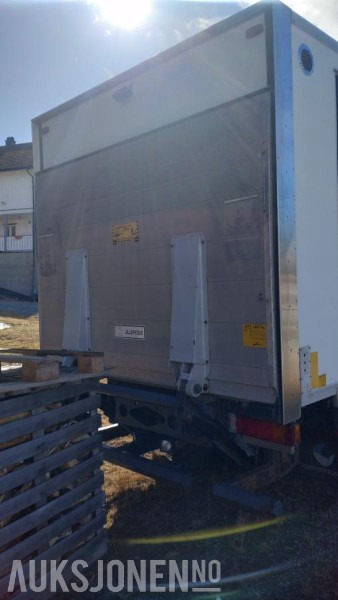 2006 Mercedes-Benz 818/33AT 7,5 skapbil ryggekamera s+v dekk kjetting - Tovornjak zabojnik: slika 4 2006 Mercedes-Benz 818/33AT 7,5 skapbil ryggekamera s+v dekk kjetting - Tovornjak zabojnik: slika 4
