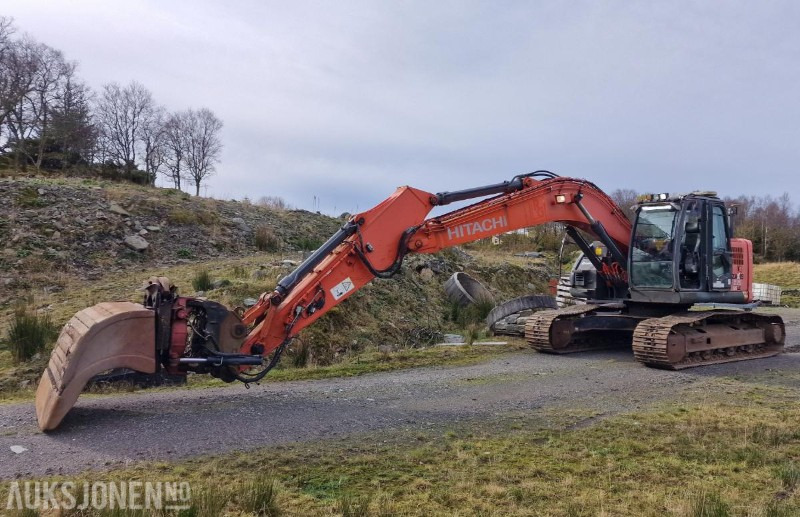 2009 Hitachi ZX225USLC-3 Beltegraver m/GPS/Rototilt med klype/3 skuffer, 12800 timer - Bager: slika 2 2009 Hitachi ZX225USLC-3 Beltegraver m/GPS/Rototilt med klype/3 skuffer, 12800 timer - Bager: slika 2