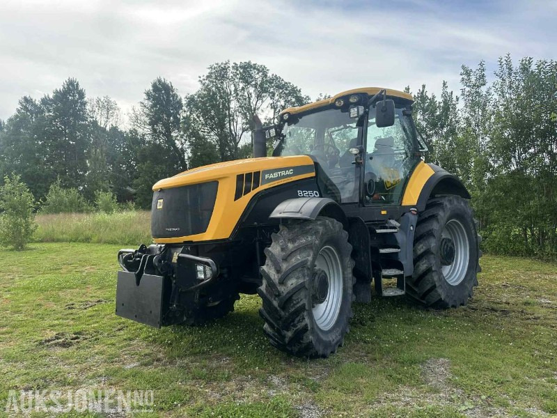 2009 JCB 8250 FASTTRAC - Traktor: slika 1 2009 JCB 8250 FASTTRAC - Traktor: slika 1