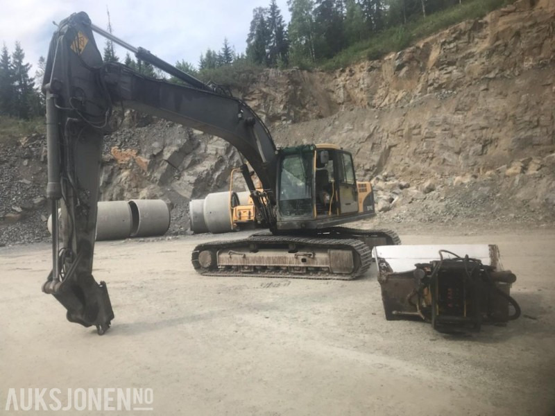 2009 Volvo EC210CL modell, Sentralsmøring, Rototil, pusse skuffe, byttet understell 1.000 timer siden, 15.500 arbeidstimer - Bager: slika 2 2009 Volvo EC210CL modell, Sentralsmøring, Rototil, pusse skuffe, byttet understell 1.000 timer siden, 15.500 arbeidstimer - Bager: slika 2