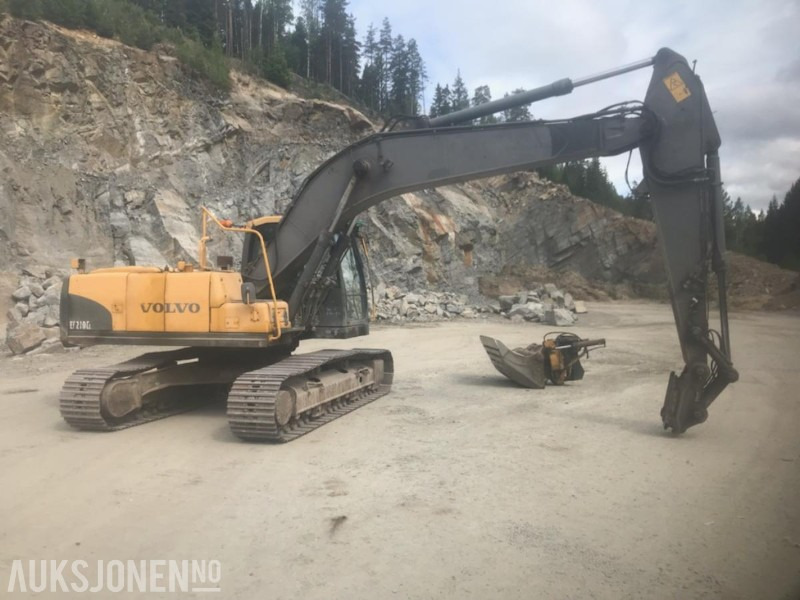 2009 Volvo EC210CL modell, Sentralsmøring, Rototil, pusse skuffe, byttet understell 1.000 timer siden, 15.500 arbeidstimer - Bager: slika 1 2009 Volvo EC210CL modell, Sentralsmøring, Rototil, pusse skuffe, byttet understell 1.000 timer siden, 15.500 arbeidstimer - Bager: slika 1