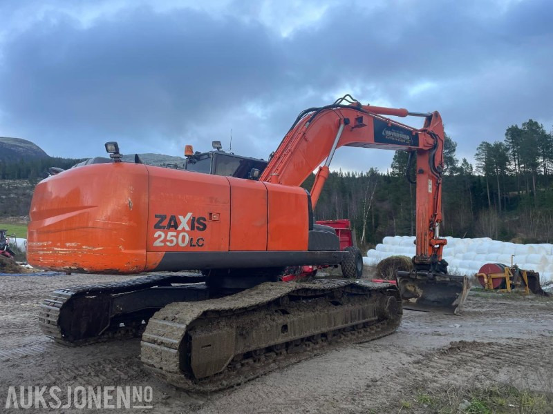 2010 Gravemaskin - Hitachi 250 LC - Bager: slika 3 2010 Gravemaskin - Hitachi 250 LC - Bager: slika 3