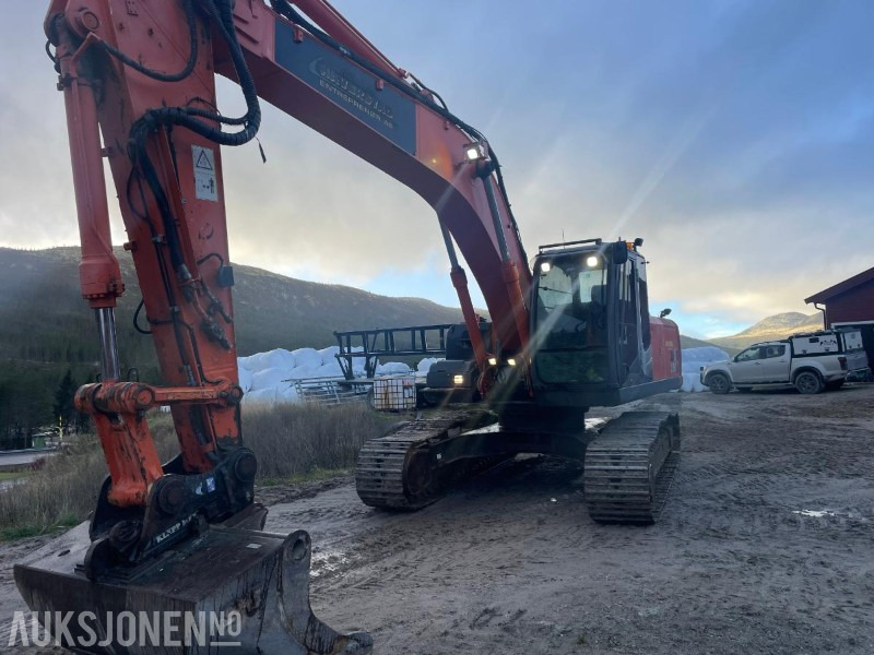 2010 Gravemaskin - Hitachi 250 LC - Bager: slika 2 2010 Gravemaskin - Hitachi 250 LC - Bager: slika 2