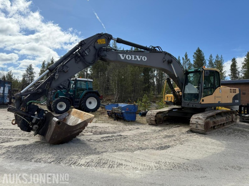 Bager 2010 Volvo EC210CL gravemaskin med tiltrotator og 2 skuffer.: slika 1