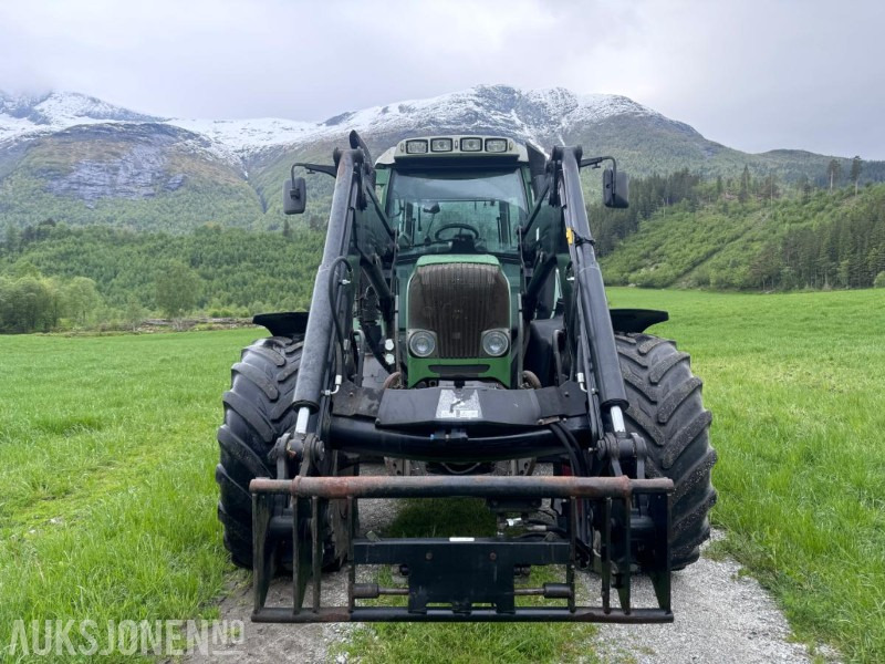 2011 Fendt 718 Vario - Frontlaster - Front hydraulikk - PTO foran - 50 km/t - Traktor: slika 2 2011 Fendt 718 Vario - Frontlaster - Front hydraulikk - PTO foran - 50 km/t - Traktor: slika 2