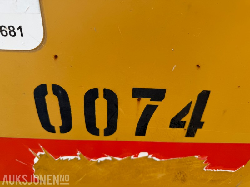 2011 Fuel Proof 1000L dieseltank m/ kran og koblinger - Gradbena oprema: slika 5 2011 Fuel Proof 1000L dieseltank m/ kran og koblinger - Gradbena oprema: slika 5