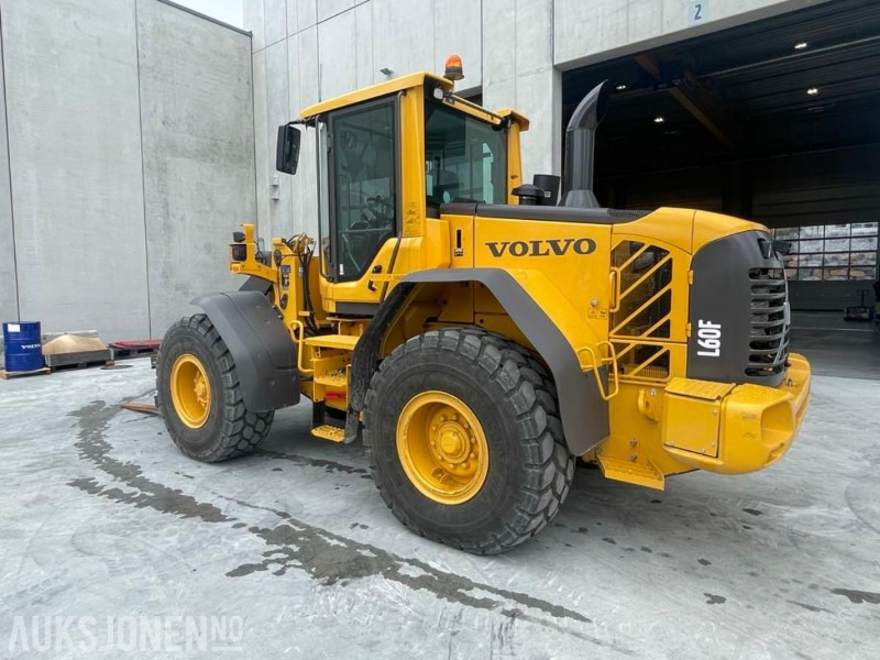 2011 VOLVO L60F HJULLASTER - SPAKSTYRING - NYE DEKK - BBS - 3-4 FUNKSJON - PALLEGAFLER - SKUFFE - KAMERA - MYE PÅKOSTET! - Kolesni nakladalec: slika 4 2011 VOLVO L60F HJULLASTER - SPAKSTYRING - NYE DEKK - BBS - 3-4 FUNKSJON - PALLEGAFLER - SKUFFE - KAMERA - MYE PÅKOSTET! - Kolesni nakladalec: slika 4