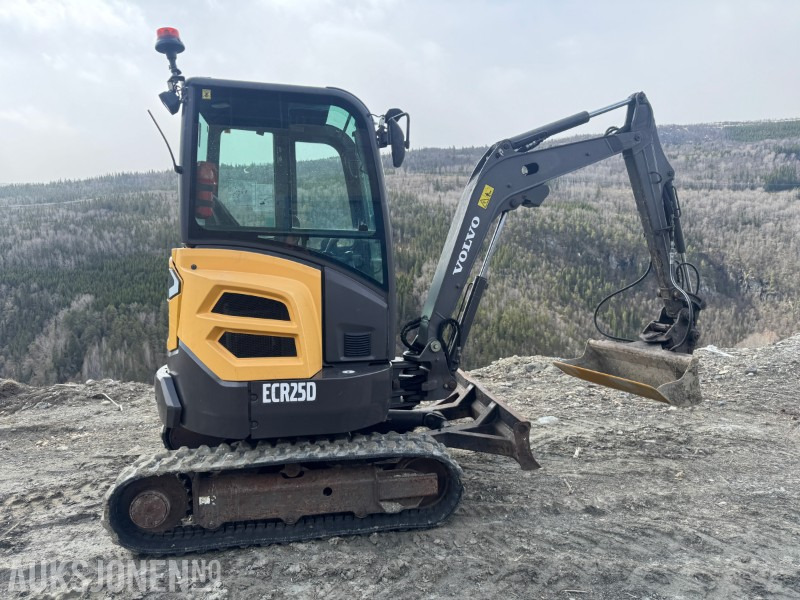 2013 Volvo ECR25D gravemaskin med 3 skuffer - Mini bager: slika 3 2013 Volvo ECR25D gravemaskin med 3 skuffer - Mini bager: slika 3