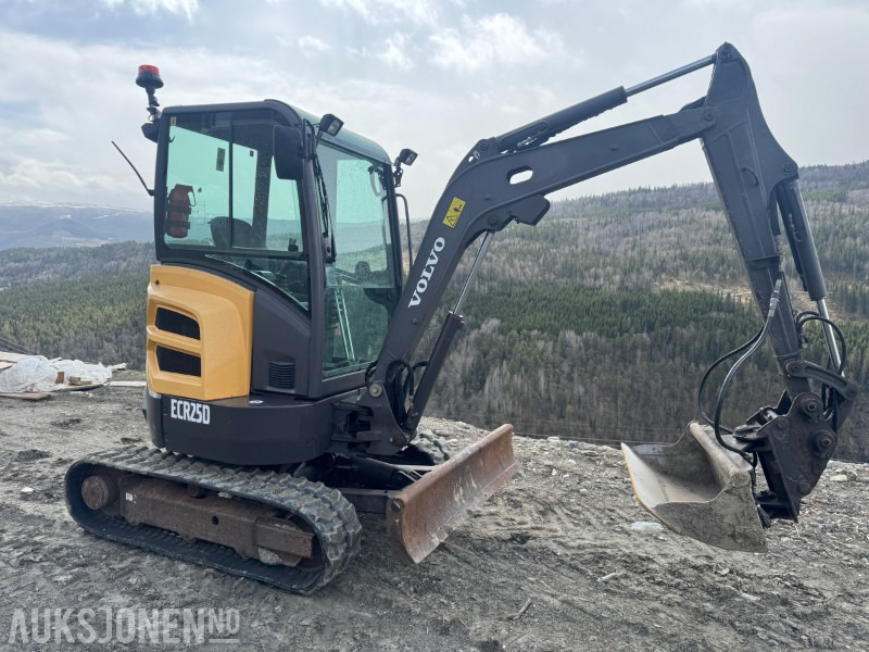 2013 Volvo ECR25D gravemaskin med 3 skuffer - Mini bager: slika 2 2013 Volvo ECR25D gravemaskin med 3 skuffer - Mini bager: slika 2